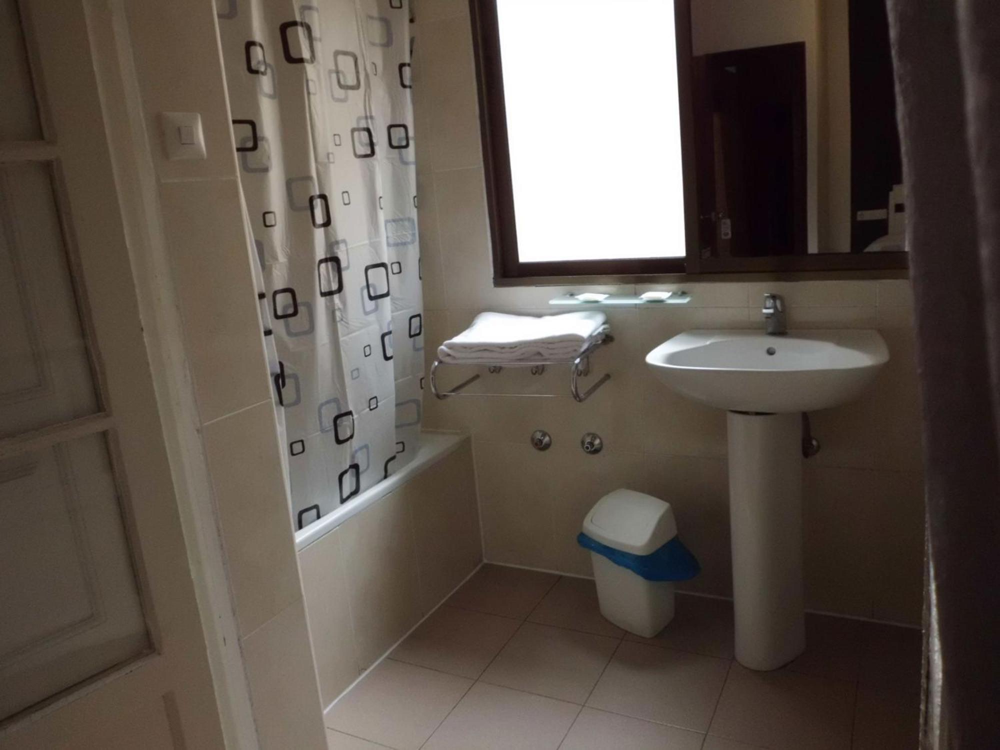 Hostal Lima Valladolid Buitenkant foto